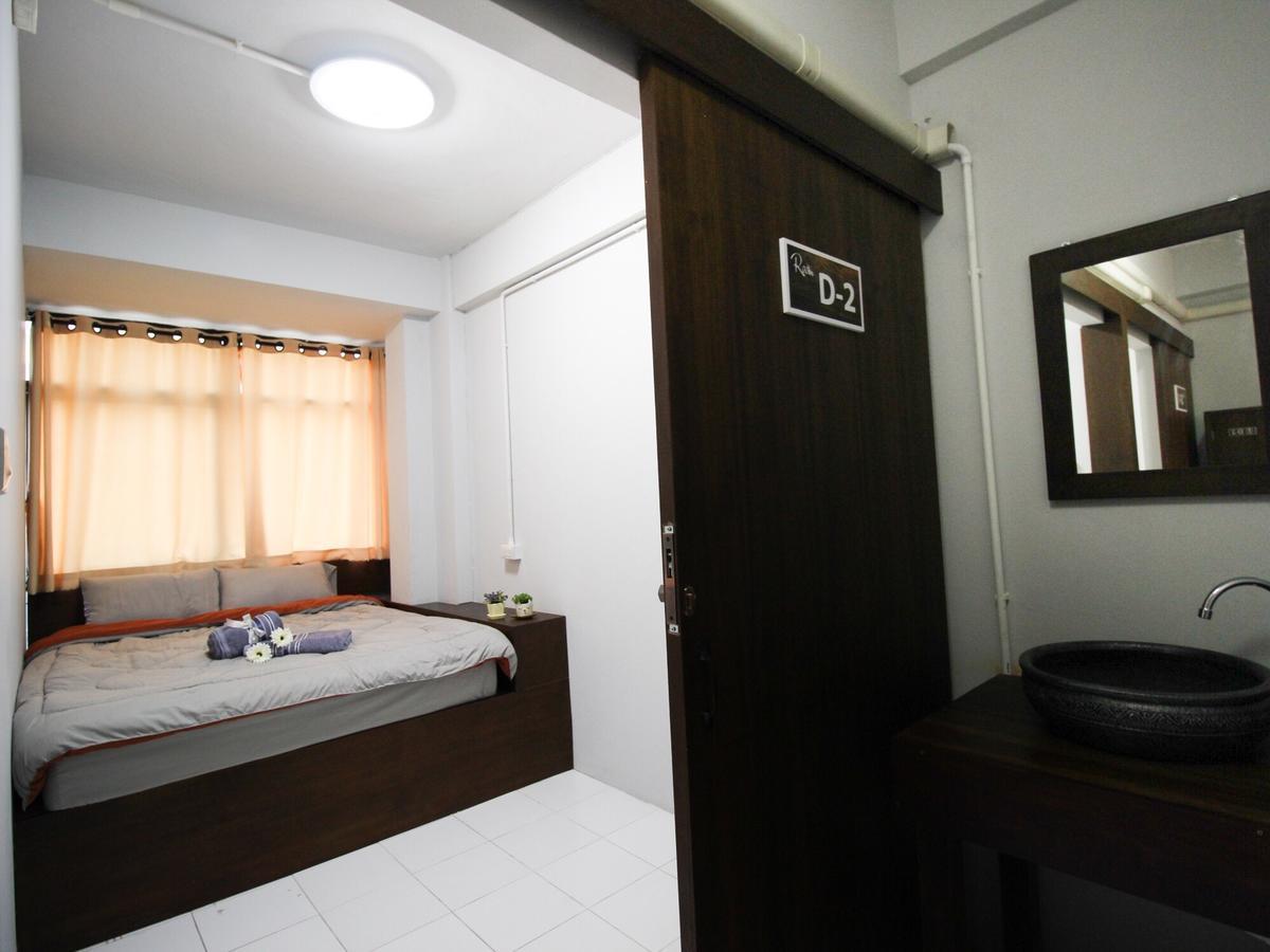 Bedtiny Hostel (Adults Only) Chiang Mai Extérieur photo